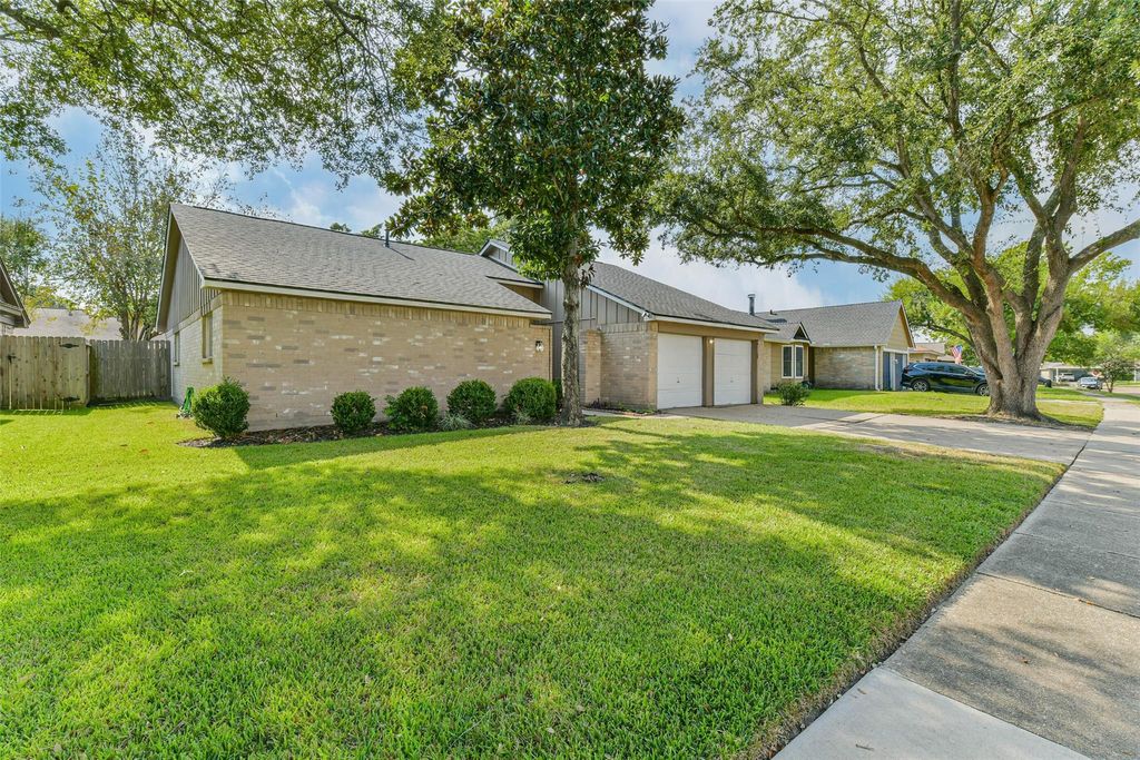 Photo of 745 Otter Creek Drive, La Porte, TX 77571 (MLS # 92271123)