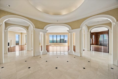 Photo of 2121 Kirby Drive #26S, Houston, TX 77019 (MLS # 44364091)
