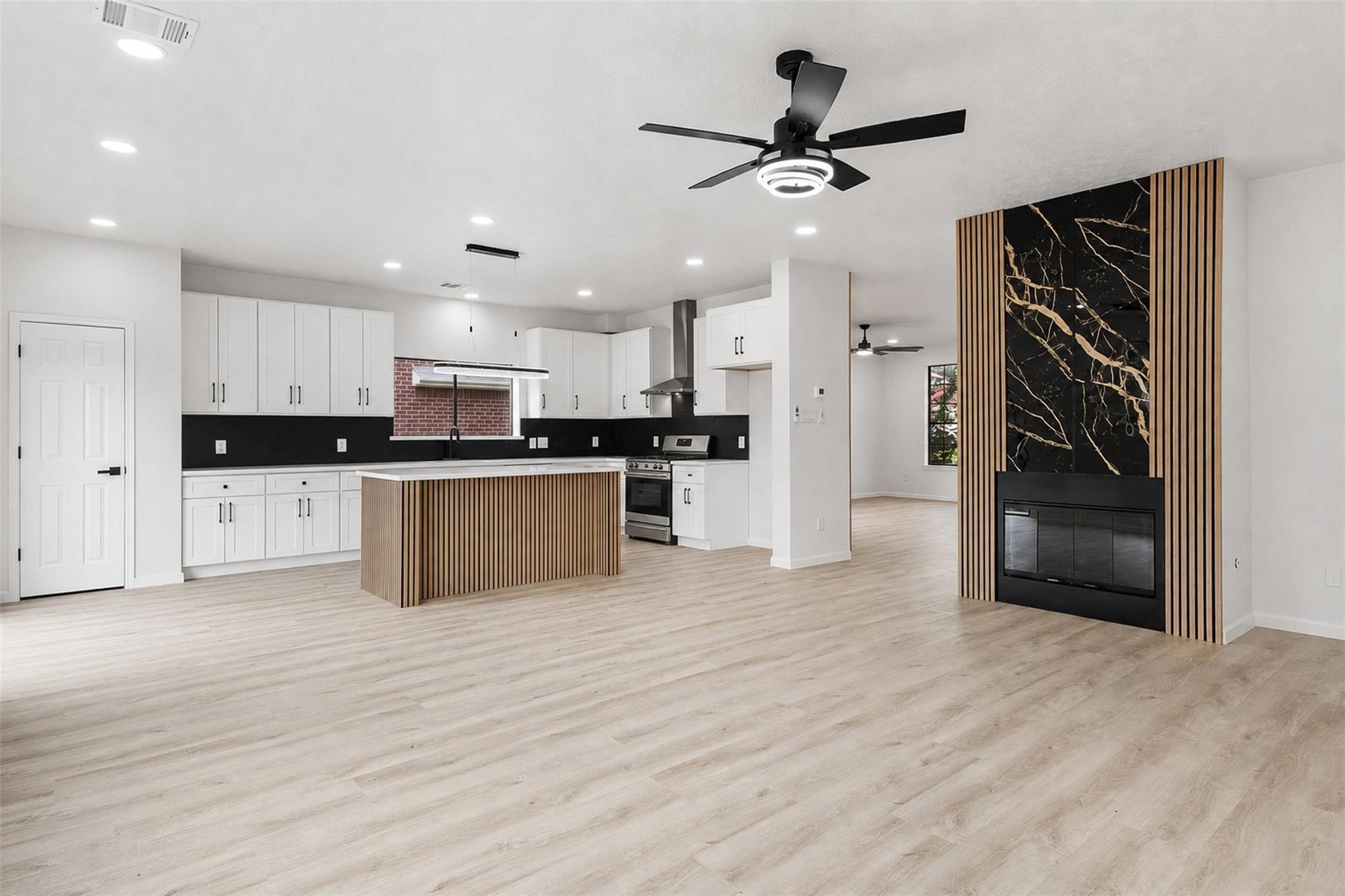 2522 Willow Springs Lane
