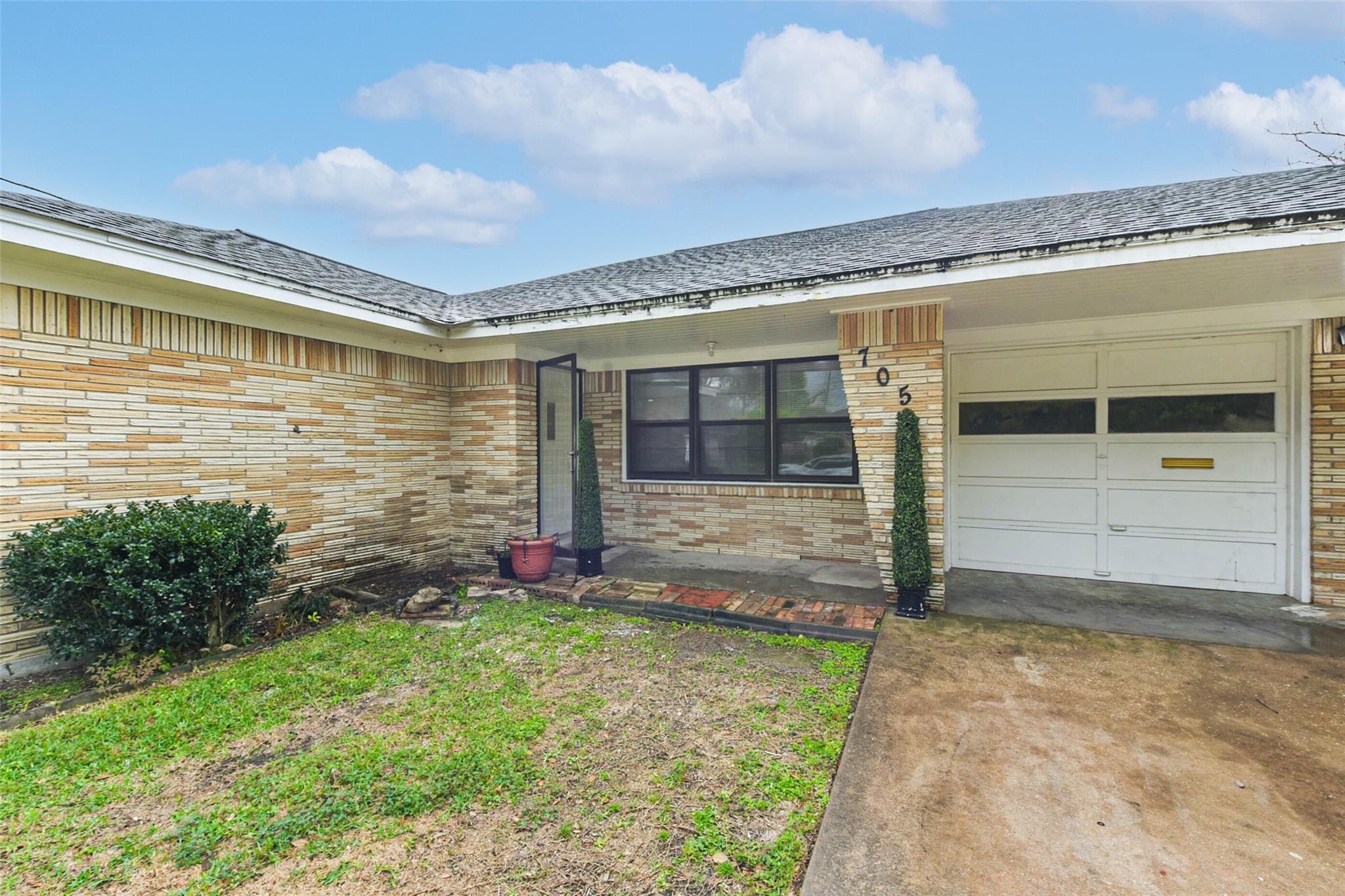 705 Dunwick Lane