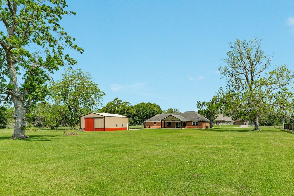 Photo of 154 Horse Shoe Trail, Angleton, TX 77515 (MLS # 80488372)