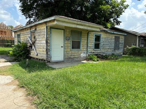 Photo of 766 Fortune Street, Houston, TX 77088 (MLS # 84734461)