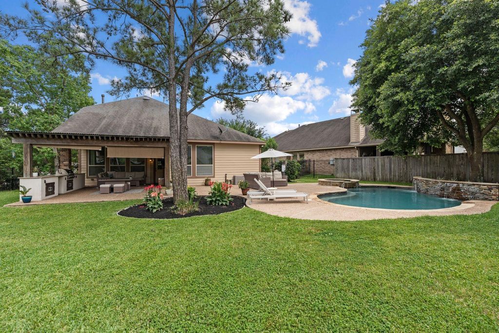 Photo of 35 Nagshead Place, Spring, TX 77389 (MLS # 71780078)