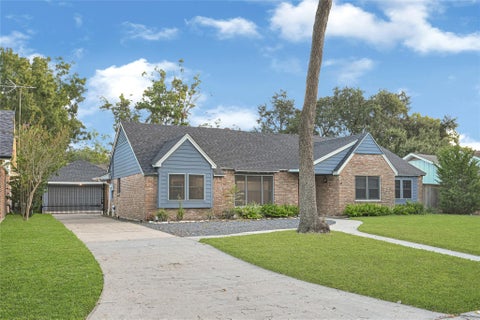 Photo of 226 Driftwood Drive, Seabrook, TX 77586 (MLS # 20629124)