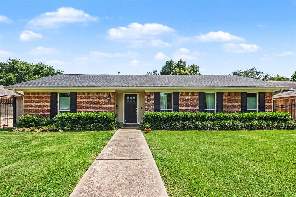 Photo of 4831 Stillbrooke Drive, Houston, TX 77035 (MLS # 4486585)