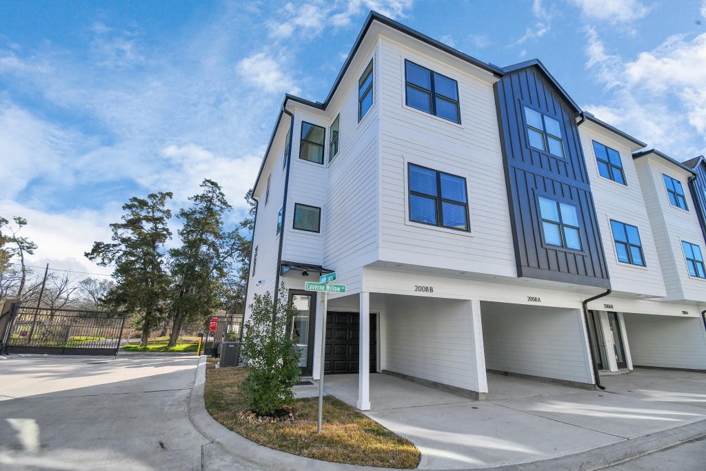 Photo of 2002 Laverne Willow Lane #B, Houston, TX 77080 (MLS # 41269374)