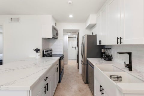 Photo of 2750 Holly Hall Street #1111, Houston, TX 77054 (MLS # 61592101)