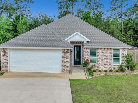Photo of 829 Village Gate Circle, Nacogdoches, TX 75961 (MLS # 71829123) Photo of 829 Village Gate Circle, Nacogdoches, TX 75961 (MLS # 71829123)
