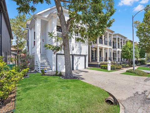 Photo of 403 E 25th Street, Houston, TX 77008 (MLS # 84197071)