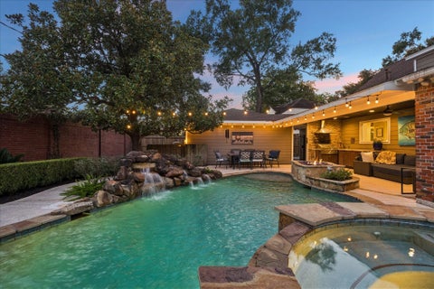 Photo of 13723 Taylorcrest Road, Houston, TX 77079 (MLS # 34729842)