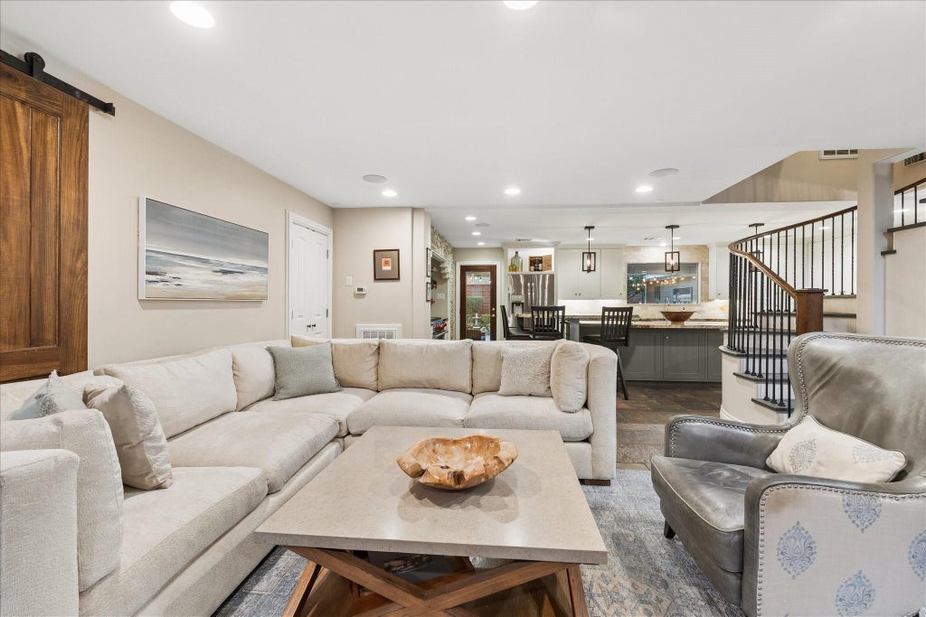 Photo of 13723 Taylorcrest Road, Houston, TX 77079 (MLS # 34729842)