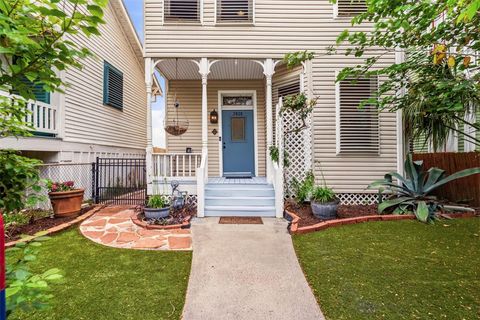 Photo of 3826 Avenue O 1/2, Galveston, TX 77550 (MLS # 60106383)