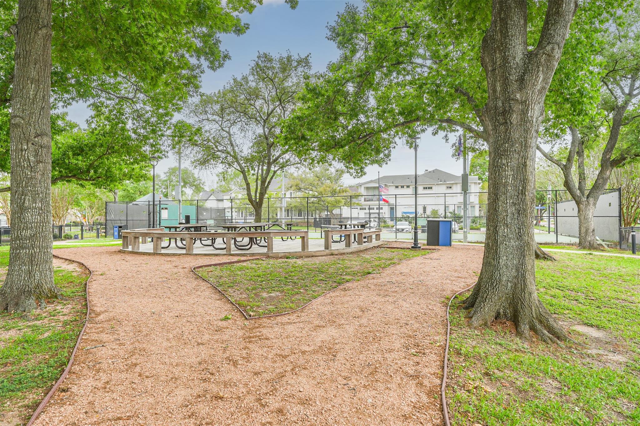 4260 Dartmouth Avenue