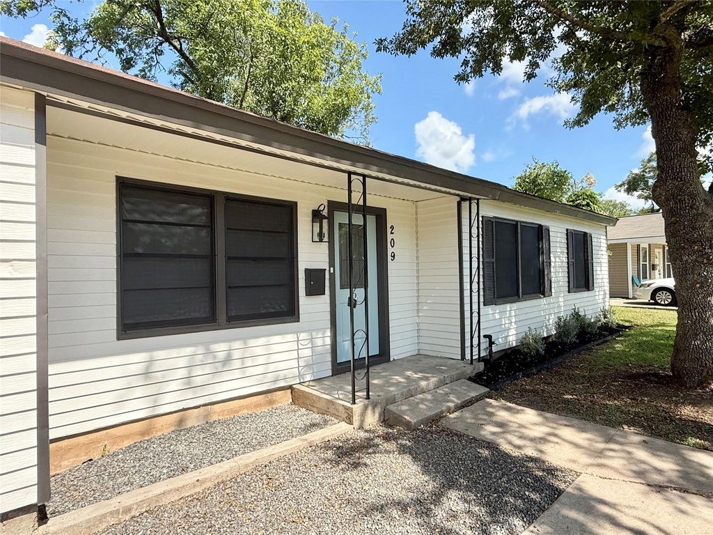 Photo of 209 Laurel Street, Lake Jackson, TX 77566 (MLS # 93729846)