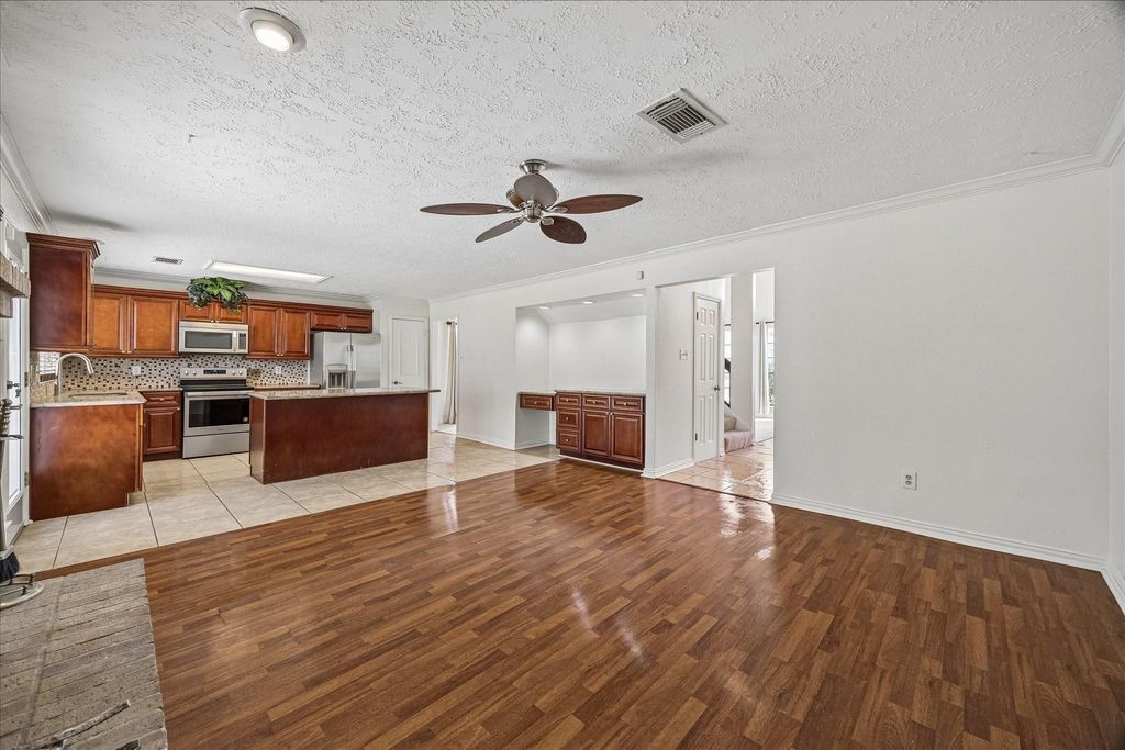 Photo of 8915 Lakeside Forest Drive, Houston, TX 77088 (MLS # 73574694)