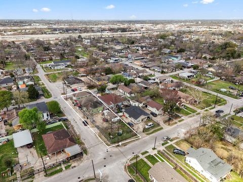 Tiny photo for 3501 Sarah Street, Houston, TX 77026 (MLS # 59047454)