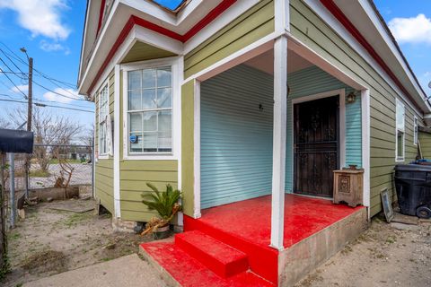 Tiny photo for 3501 Sarah Street, Houston, TX 77026 (MLS # 59047454)