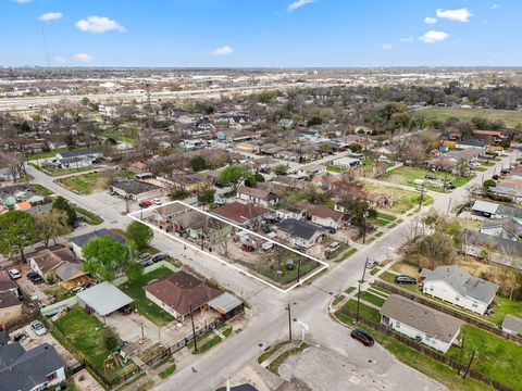 Tiny photo for 3501 Sarah Street, Houston, TX 77026 (MLS # 59047454)