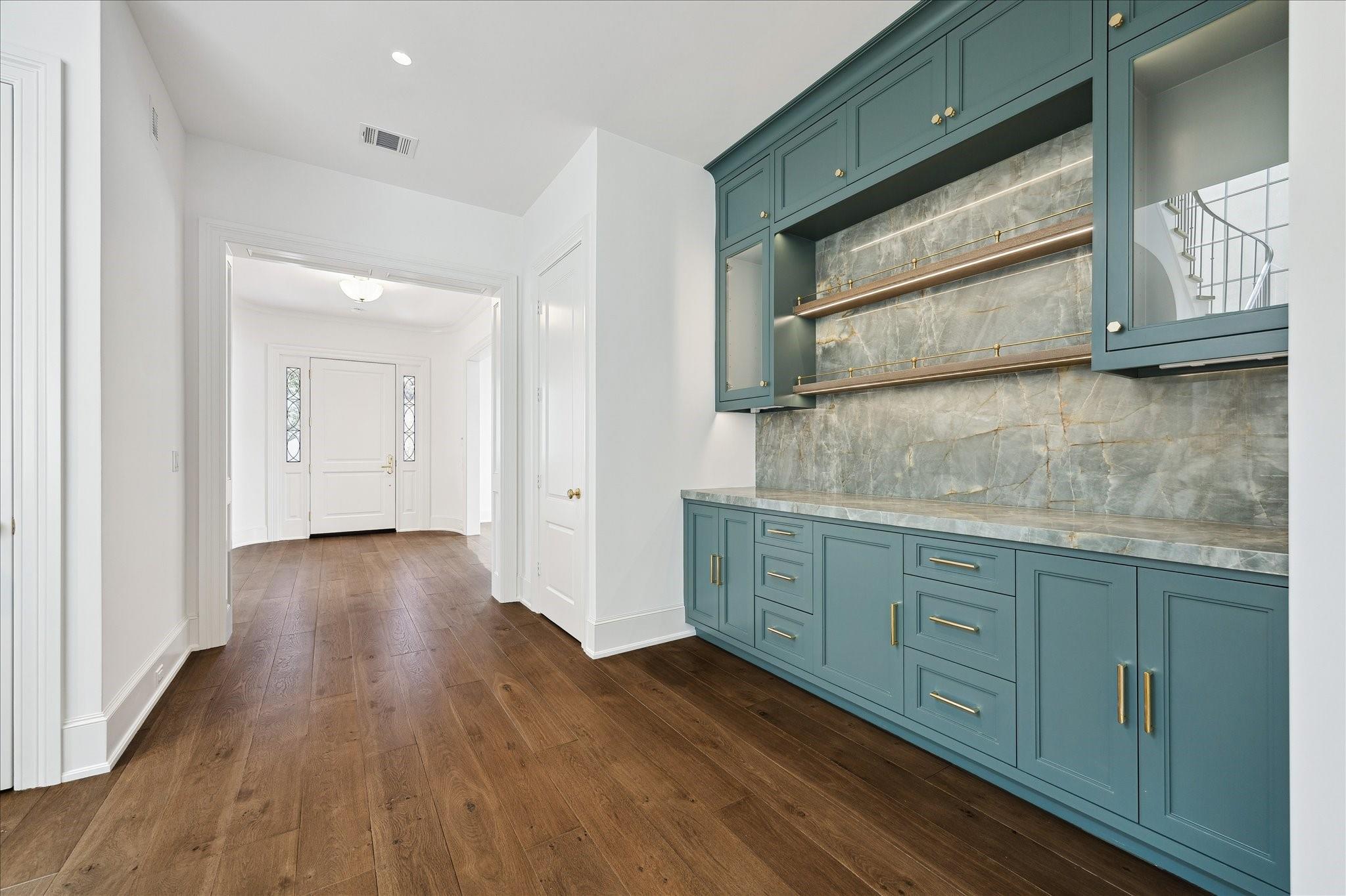 6439 Westchester Avenue