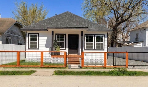 Photo of 409 Winnie Street, Houston, TX 77009 (MLS # 47038980)