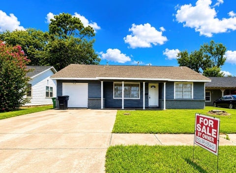 Photo of 631 Roper Street, Houston, TX 77034 (MLS # 79711382)