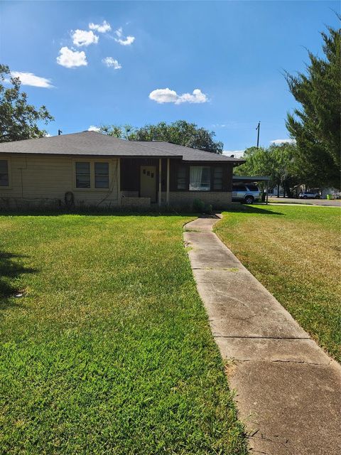 Photo of 1800 Carlisle Street, Rosenberg, TX 77471 (MLS # 73291537)