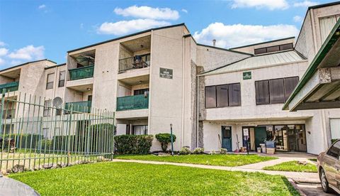 Photo of 2826 S Bartell Drive #35, Houston, TX 77054 (MLS # 24837986)