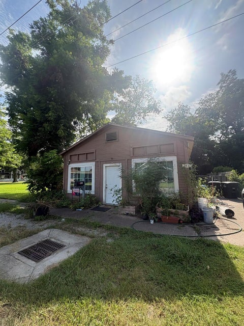 Photo of 213 S Hill Street, Alvin, TX 77511 (MLS # 60988185)