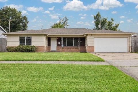 Photo of 8037 Longridge Drive, Houston, TX 77055 (MLS # 15104494)