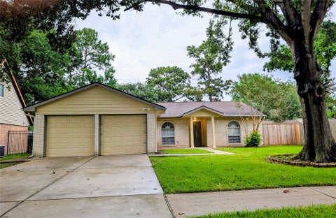 Homes For Sale - 12214 Meadow Berry Drive<br/> Fort Bend County, Meadows Place, TX 77477