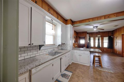 Tiny photo for 309 Anderson Street, Schulenburg, TX 78956 (MLS # 86073204)