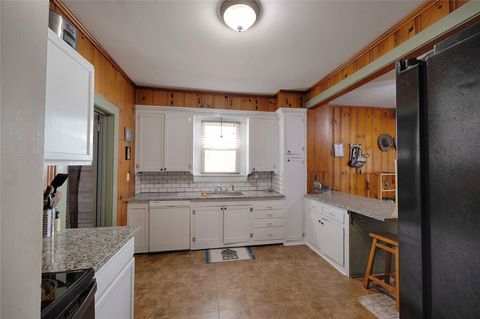 Tiny photo for 309 Anderson Street, Schulenburg, TX 78956 (MLS # 86073204)