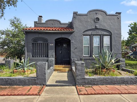 Photo of 3814 Ursuline Street, Galveston, TX 77550 (MLS # 31513433)