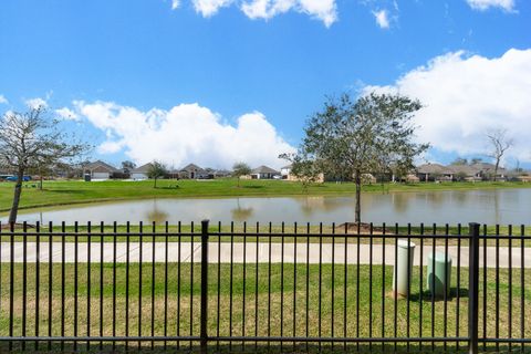Tiny photo for 505 Prairie Grass Trail, Clute, TX 77531 (MLS # 18691783)