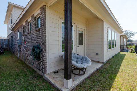 Tiny photo for 505 Prairie Grass Trail, Clute, TX 77531 (MLS # 18691783)