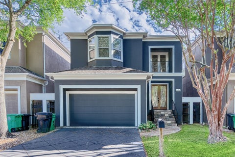 Photo of 2010 W 14th Street, Houston, TX 77008 (MLS # 46952054)