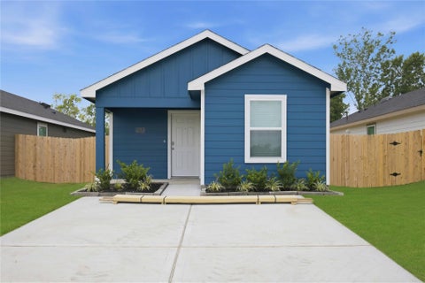 Photo of 6021 Pineapple Street, Houston, TX 77048 (MLS # 2097392)