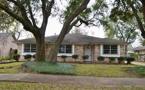 Homes For Rent - 15506 Edenvale Street<br/> Friendswood, TX 77546