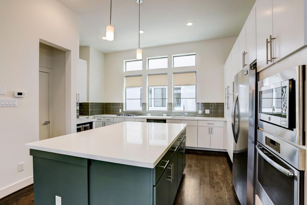 Photo of 2106 Colorado Street, Houston, TX 77007 (MLS # 95234407)