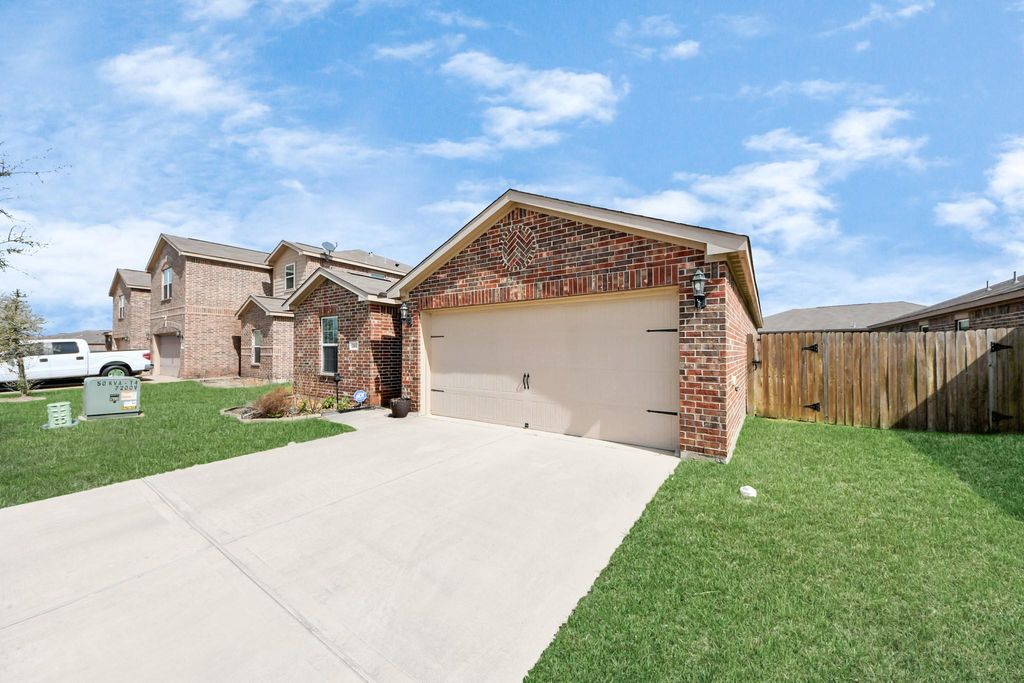 Photo of 2430 Regatta Lane, Texas City, TX 77568 (MLS # 48656556)