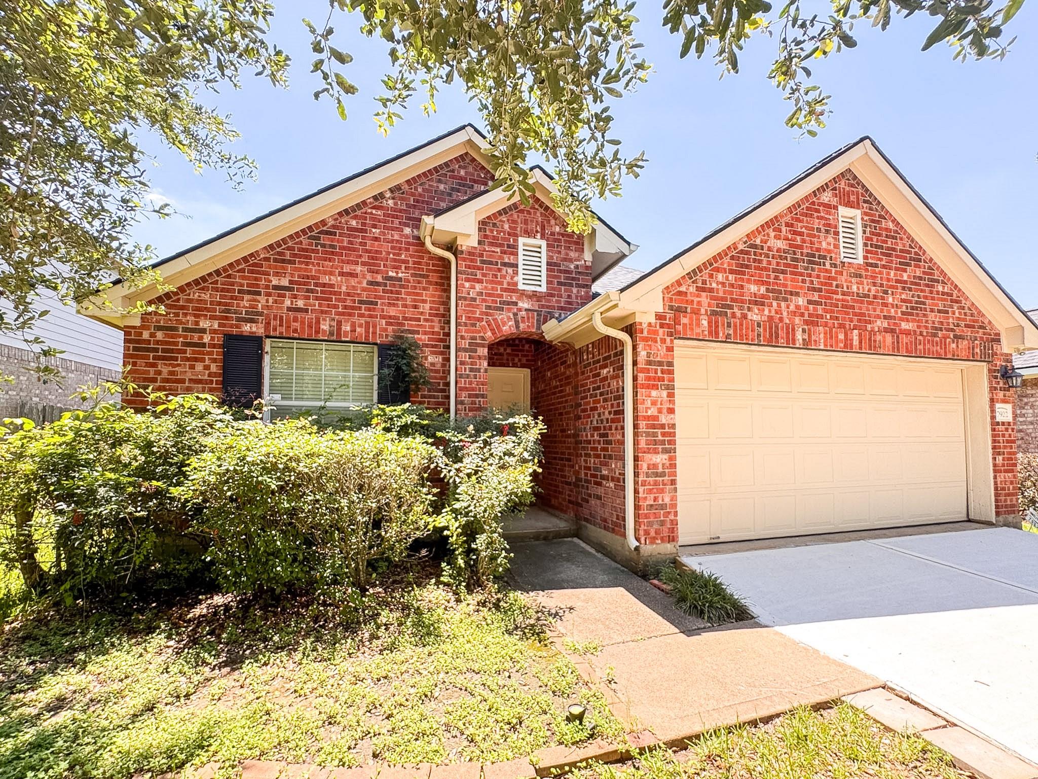 7922 Thorncroft Manor Lane