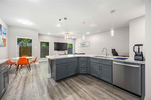 Tiny photo for 5023 Mallow Street #A/B, Houston, TX 77033 (MLS # 48801942)