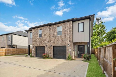 Photo of 5023 Mallow Street #A/B, Houston, TX 77033 (MLS # 48801942)
