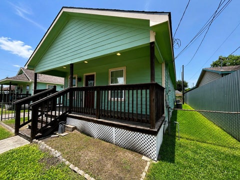 Photo of 711 E 32nd Street, Houston, TX 77022 (MLS # 31013965)