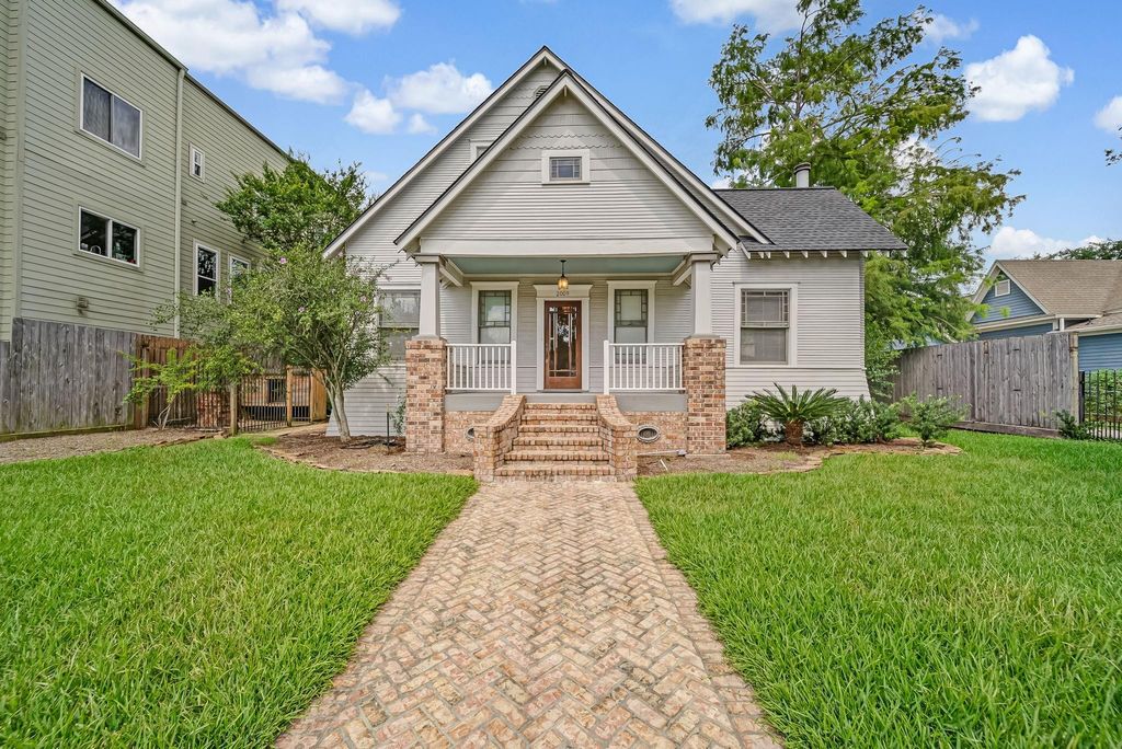 Photo of 2009 Arlington Street, Houston, TX 77008 (MLS # 88323801)
