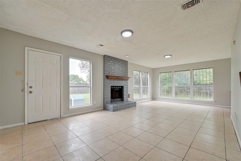 Photo of 12702 Fawnway Drive, Houston, TX 77048 (MLS # 37399121)