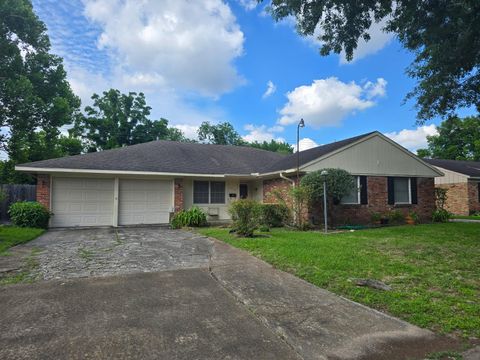 Homes For Sale - 5714 Bankside Drive<br/> Harris County, Houston, TX 77096