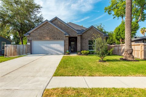 Photo of 1008 8th Avenue N, Texas City, TX 77590 (MLS # 26668368)