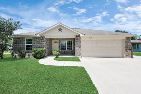 Photo of 1324 S Johnson Street, Alvin, TX 77511 (MLS # 10292970)
