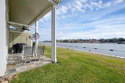 Photo of 63 April Point Drive S, Montgomery, TX 77356 (MLS # 353423)